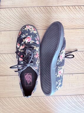 Vans Women Floral Black Canvas Lace-Up Sneakers